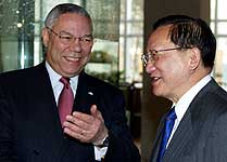 Den kinesiske utenriksministeren Tang Jiaxuan da han møtte sin amerikanske kollega Colin Powell i Beijing for halvannen uke siden. Foto: Andrew Wong , Reuters