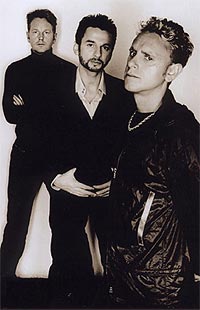 Martin L Gore (forrest) kan ikke garantere at det blir flere plater med Depeche Mode. Her i dagens trio-utgave, med Andy Fletcher bakerst og soloaktuelle Dave Gahan i midten. Foto: Anton Corbijn.