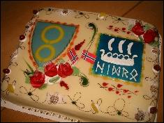 Kake med Hydro i runeskrift til ettårsdagen for stedsvalget av Nyhamna. Kake med Hydro i runeskrift til ettårsdagen for stedsvalget av Nyhamna.