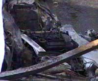 Deler av den utbrente bilen på Stoa.