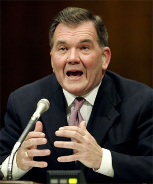 Sikkerhetsminister Tom Ridge advarer om økt terrorfare. (Foto: Kevin Lamarque, Reuters) Sikkerhetsminister Tom Ridge advarer om økt terrorfare. (Foto: Kevin Lamarque, Reuters)