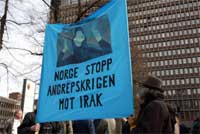 Demonstrasjon mot USAs planer om krig i Irak. (Foto Terje Bendiksby / SCANPIX )