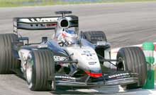 Kimi Raikkonen står fremst på startstreken i Indianapolis søndag.