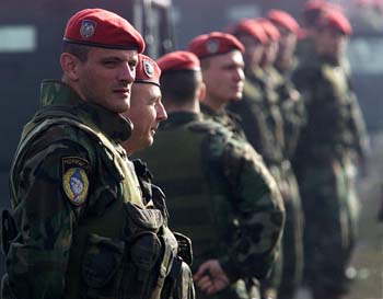 Spesialenheten JSO innen serbisk politi er vedtatt nedlagt med øyeblikkelig virkning. (Foto: I.Milutinovic,Reuters)