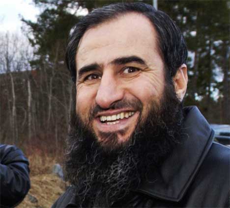 Mulla Krekar like etter at han vart sett fri frå fengsel. (Foto: Heiko Junge, Scanpix)
