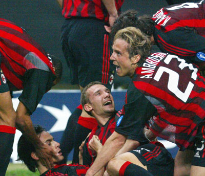 Milan-spillerne kunne slippe jubelen løs til slutt (Foto: Reuters)