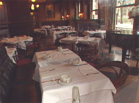 TOM RESTAURANT: Grand Café på Karl Johan i Oslo er konkurs. Den tradisjonsrike restauranten var Henrik Ibsens stamsted. 