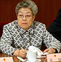 Den nye helseministeren, Wu Yi, er kjent som Kinas jernkvinne. Foto: Guang Niu/File, Reuters 
