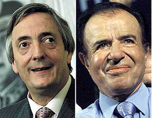 Kirchner (t.v.) og Menem. (Foto: Enrique Marcarian, Reuters)