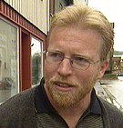 Hønseholder Per Tore Bratberg vil ikke bryte kontrakten med Nordgården. Hønseholder Per Tore Bratberg vil ikke bryte kontrakten med Nordgården.