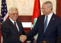 MØTE: USAs utenriksminister Colin Powell besøkte i helgen den nye palestinske statsministeren Mahmoud Abbas (Foto: Reuters).