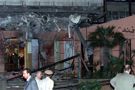 Utsiden av Hotel Safir i Casablanca ble fullstendig ødelagt i bombeeksplosjonen. (Foto: Reuters/Scanpix)
