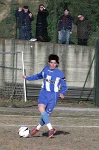 Diego Armando Maradona junior i aksjon i en fotballturnering i Italia i februar i år.(Foto: Salvatore Laporta/Getty Images).