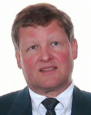 Bård Bredrup Knudsen er avdelingsdirektør i Forsvarsdepartementet.