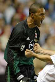 Milan-keeper Dida reddet tre straffespark. (Foto: Jeff J Mitchell/Reuters) Milan-keeper Dida reddet tre straffespark. (Foto: Jeff J Mitchell/Reuters)