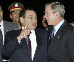 USAs president George Mush møter i dag sin egyptiske kollega Hosni Mubarak og andre arrabiske leiarar i Sharm el-Sheikh. (Reuters-foto: Jason Reed)