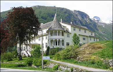 Mundal hotell i Fjrland. (Foto: Arild Nyb, NRK  2003)