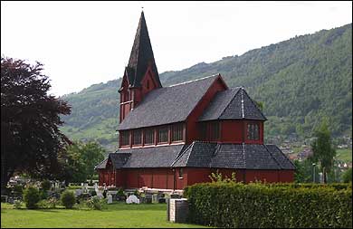 Stedje kyrkje. (Foto: Arild Nyb, NRK  2003)