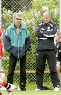 Egil "Drillo" Olsen var med Nils Johan Semb under landslagets trening mandag. (Foto: Knut Fjeldstad/Scanpix)
