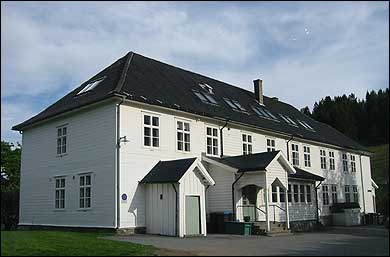 Stedje aldersheim var i drift til 1981. (Foto: Arild Nyb, NRK  2003)