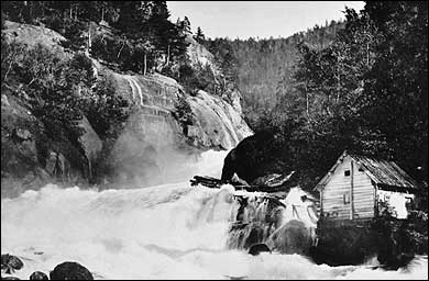 Fossestryk i ryelvi i 1890. (Foto  Fylkesarkivet)