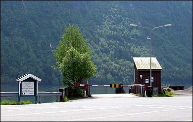 Den nedlagte ferjekaien i Fjrland i 2003. (Foto: Arild Nyb, NRK)