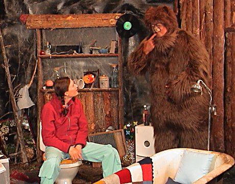 Agatha Wisny spiller Cathrine. Bamse B spilles av Ronny Jacobsen. Foto: Gunnar Grimstveit. Agatha Wisny spiller Cathrine. Bamse B spilles av Ronny Jacobsen. Foto: Gunnar Grimstveit.