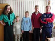 F.v. lærer Ulrike Montzka, elevene Markus Skorpen, Andreas Endal Furmyr, Andreas Hagfonn Devold og Marius Skåre fra svømmeforbundet F.v. lærer Ulrike Montzka, elevene Markus Skorpen, Andreas Endal Furmyr, Andreas Hagfonn Devold og Marius Skåre fra svømmeforbundet