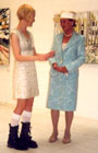 Den kunstintresserte dronning Sonja gir bilde til inntekt for ofre i Asia. Arkivbilde.