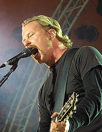 Metallicas James Hetfield spilte på Roskilde torsdag, men er så stor fan av Turboneger at han ble en dag ekstra for å få se dem live. Foto: Jørn Gjersøe, nrk.no/musikk.