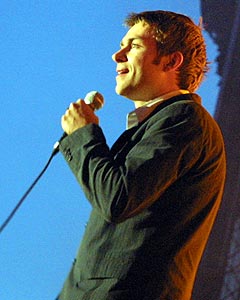 Damon Albarn fra Blur, her på Roskilde i 2003, mener det er for få svarte artister på Live 8-konsertene. Foto: Jørn Gjersøe, nrk.no/musikk.