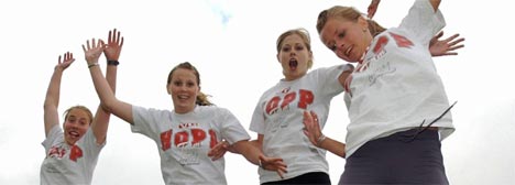 Det norske jentelandslaget i hopp tar sats til neste sesong for å få flere jenter til å hoppe på ski. Fra venstre Kristin Fridtun (15), Line Jahr (19), Anette Sagen (18) og Henriette Smeby (16). (Foto: Cornelius Poppe/Scanpix) Det norske jentelandslaget i hopp tar sats til neste sesong for å få flere jenter til å hoppe på ski. Fra venstre Kristin Fridtun (15), Line Jahr (19), Anette Sagen (18) og Henriette Smeby (16). (Foto: Cornelius Poppe/Scanpix)
