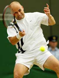 Andre Agassi ble slått ut av australske Mark Philippoussis. (Foto: Jeff J Mitchell/Reuters) Andre Agassi ble slått ut av australske Mark Philippoussis. (Foto: Jeff J Mitchell/Reuters)