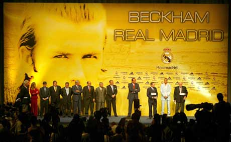 David Beckham fikk trøye nummer 23 på en scene i Madrid. (Foto: Desmond Boylan/Reuters)