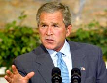UTFORDRENDE: - Bring them on, sa president George W. Bush om gruppene som angriper USA i Irak (Foto: AP/Scanpix).