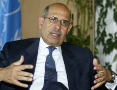 INNE IGJEN: Mohamed ElBaradei og de internasjonale atominspektørene slipper inn i Iran fra 27. mars, lover myndighetene i landet. 