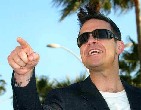 Fredag 14. november kommer Robbie Williams for å underholde nordmenn i Vahall. Foto: Lionel Cironneau, AP. Fredag 14. november kommer Robbie Williams for å underholde nordmenn i Vahall. Foto: Lionel Cironneau, AP.