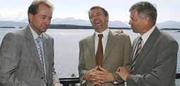 Eivind Reiten i samtale med to andre mektige romsdalinger Eivind Reiten i samtale med to andre mektige romsdalinger