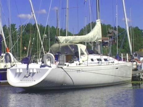 Denne seilbåten tilhører formelt Maria Seim, Carl Fredriks kone. Nordea mener det egentlig er Carl Fredrik som eier båten. (Foto: Alrik Velsvik, NRK)