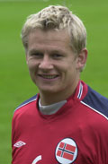 Steffen Iversen skal score mål for Wolverhampton.