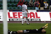Stabæks keeper måtte kapitulere tre ganger mot Sogndal. Her jubler Alexander Ødegaard etter sitt mål. (Foto: Knut Fjeldstad / SCANPIX )