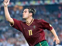 Sergio Conceicao jubler etter å ha scoret hat trick mot Tyskland under EM i 2000. (Foto: AP/Scanpix)