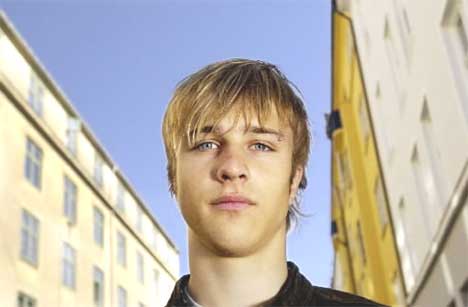 David Pedersen ble nummer tre i Idol, og er den tredje av finalistene som gir ut singel. Teksten til låta 