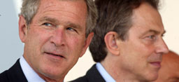 Irak-kameratene Bush (t.v.) og Blair har begge problemer.