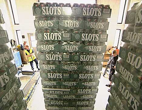 Ølbeslaget gjort på Holtet i august 2003, var det største i Norge. 30.000 liter fant tollerne i lastebilen (Arkivfoto: Tollvesenet)