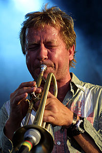 Nils Petter Molvær ble indirekte sponset av Pepsi på Øya 2003. Foto: Arne Kristian Gansmo, NRK.no/musikk. Nils Petter Molvær ble indirekte sponset av Pepsi på Øya 2003. Foto: Arne Kristian Gansmo, NRK.no/musikk.