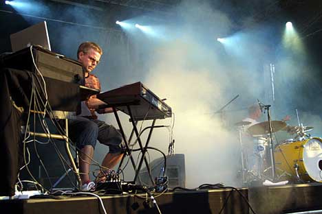 Reidar Skår spiller synther i Molværs band. Foto: Arne Kristian Gansmo, NRK.no/musikk. Reidar Skår spiller synther i Molværs band. Foto: Arne Kristian Gansmo, NRK.no/musikk.