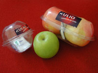 Kulio-epler er pakket inn i plast. Det følger også med en serviett, noe som inntil nå har vært komplett umulig å få tak i på kiosker og bensinstasjoner. Servietten er selvfølgelig også plastinnpakket.