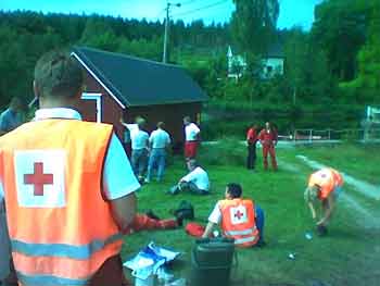 Røde Kors hadde store mannskapsstyrker i leteområdet.