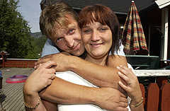 På'n igjen med Jan Eggum skal være musikken når Monica Lein og Johnny Køso fra Flå i Hallingdal gifter seg for andre gang i morgen. (Foto: Målfrid Jordet Ågotnes/Hallingdølen) På'n igjen med Jan Eggum skal være musikken når Monica Lein og Johnny Køso fra Flå i Hallingdal gifter seg for andre gang i morgen. (Foto: Målfrid Jordet Ågotnes/Hallingdølen)